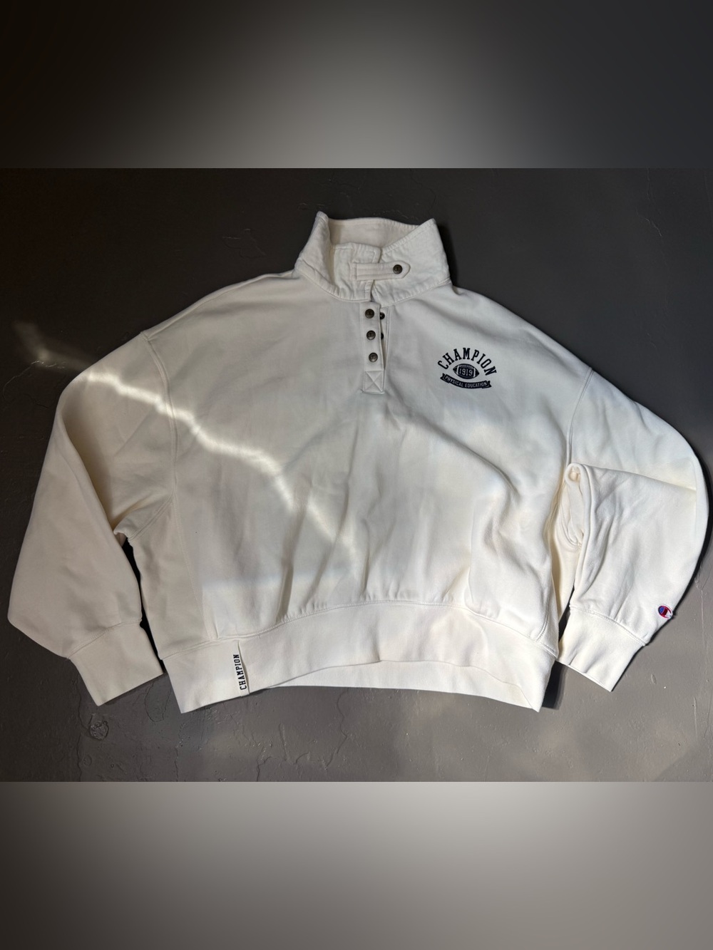 Champion White Pullover Sweatshirt - women’s XL - Snap Neck - NWT